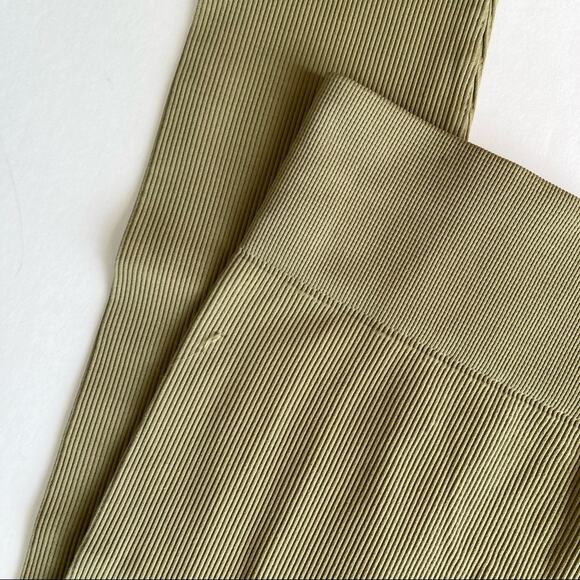 Avocado Seamless High Waisted Ribbed 7/8 Legging - Picture 4 of 5